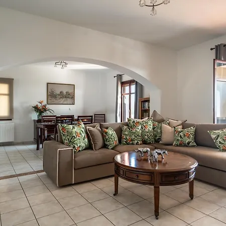 Kumusha Near Fiscardo Villa *