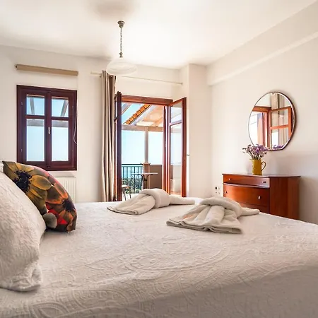 Kumusha Near Fiscardo * Mánganos