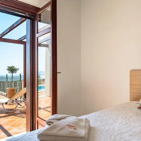 Kumusha Near Fiscardo Villa