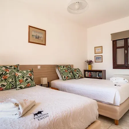 Kumusha Near Fiscardo Mánganos