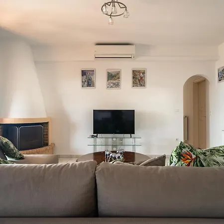 Kumusha Near Fiscardo Villa *