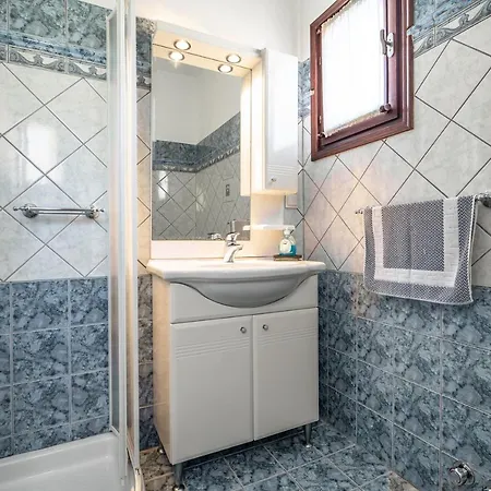 Kumusha Near Fiscardo Villa *