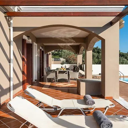 Kumusha Near Fiscardo Mánganos